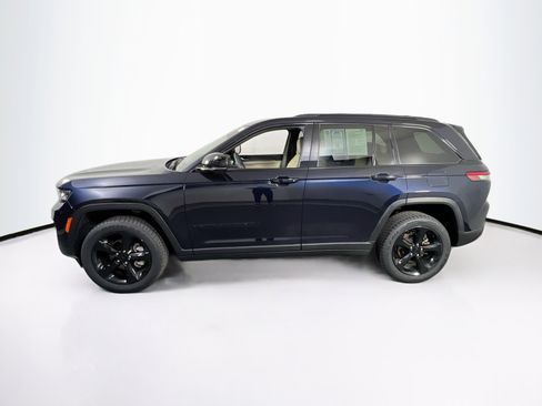 Used 2023 Jeep Grand Cherokee Limited w/ Black Appearance Package image 8