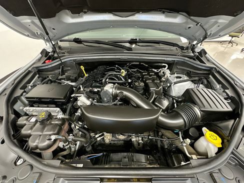 Used 2023 Dodge Durango GT image 35