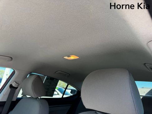 Used 2017 Hyundai Elantra SE image 23