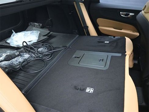 Used 2025 Volvo XC60 T8 Ultra w/ Protection Package Premier image 27