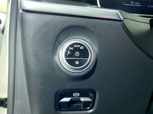 Used 2025 Mercedes-Benz C 300 Sedan image 13