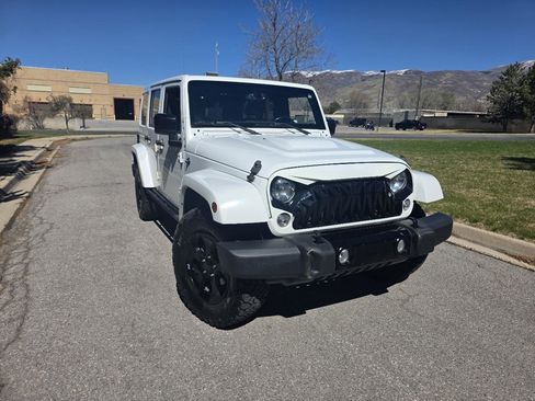 Used 2015 Jeep Wrangler Unlimited Sahara image 4