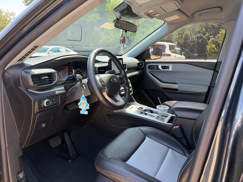 Used 2022 Ford Explorer XLT w/ Equipment Group 202A RWD image 5