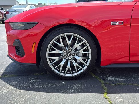 Used 2025 Ford Mustang GT Premium RWD image 5