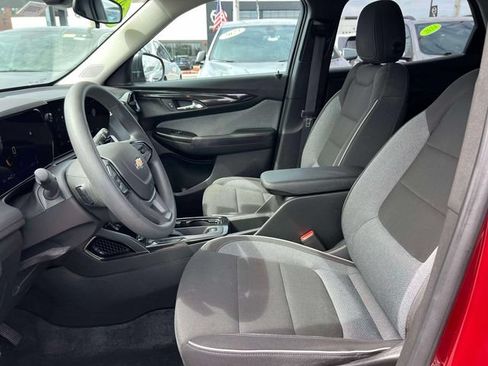 Used 2025 Chevrolet TrailBlazer LS w/ LS Convenience Package AWD/4WD image 15