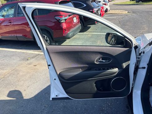 Used 2021 Honda HR-V EX image 19
