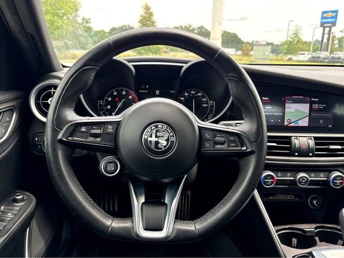 Used 2022 Alfa Romeo Giulia Ti AWD/4WD image 13