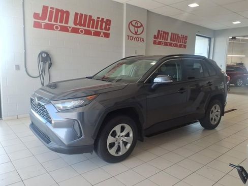 Used 2021 Toyota RAV4 LE AWD/4WD image 1