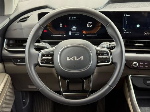 Used 2026 Kia Carnival FWD image 30