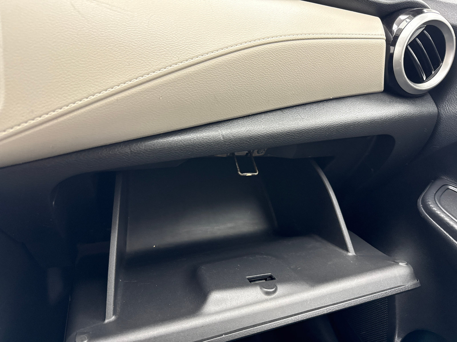 Used 2021 Nissan Versa SV FWD image 30