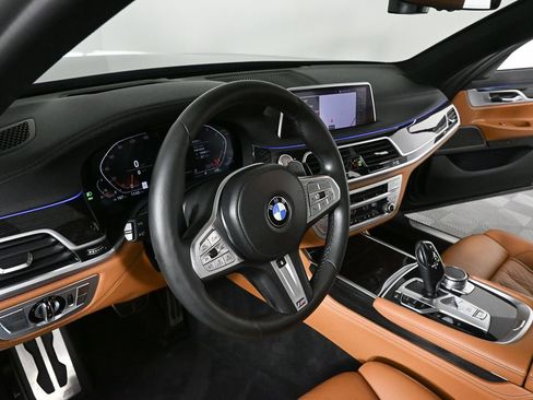 Used 2020 BMW 750i xDrive w/ Executive Package AWD/4WD image 6