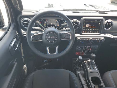 Used 2023 Jeep Wrangler Unlimited Rubicon 4xe AWD/4WD image 19