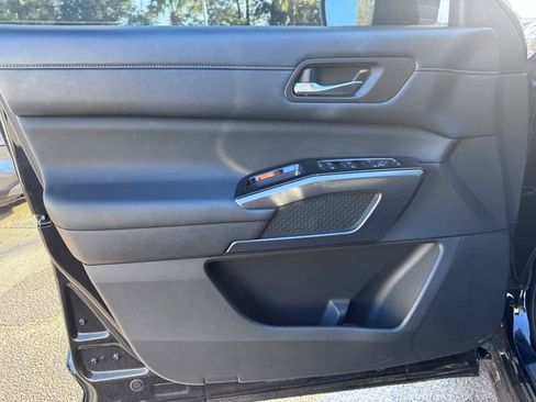 Used 2023 Nissan Pathfinder SL w/ SL Premium Package image 13