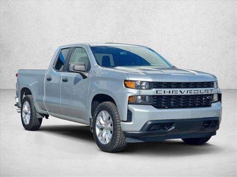 Used 2019 Chevrolet Silverado 1500 Custom w/ Trailering Package RWD image 2
