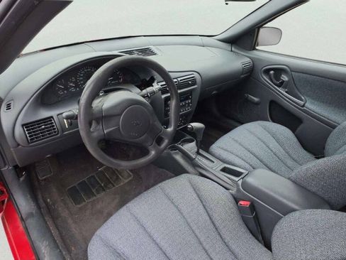 Used 2005 Chevrolet Cavalier Coupe w/ Sport Appearance Package FWD image 8