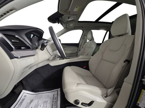Used 2025 Volvo XC90 B6 Plus w/ Protection Package Premier AWD/4WD image 9
