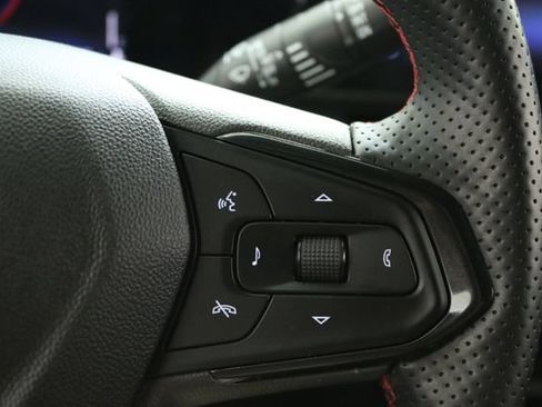 Used 2024 Chevrolet Trax RS w/ Sunroof Package FWD image 15