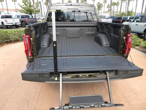 Used 2025 Ford F150 Raptor AWD/4WD image 28