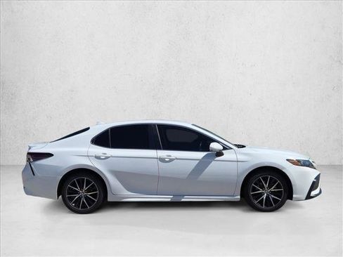Used 2023 Toyota Camry SE FWD image 4