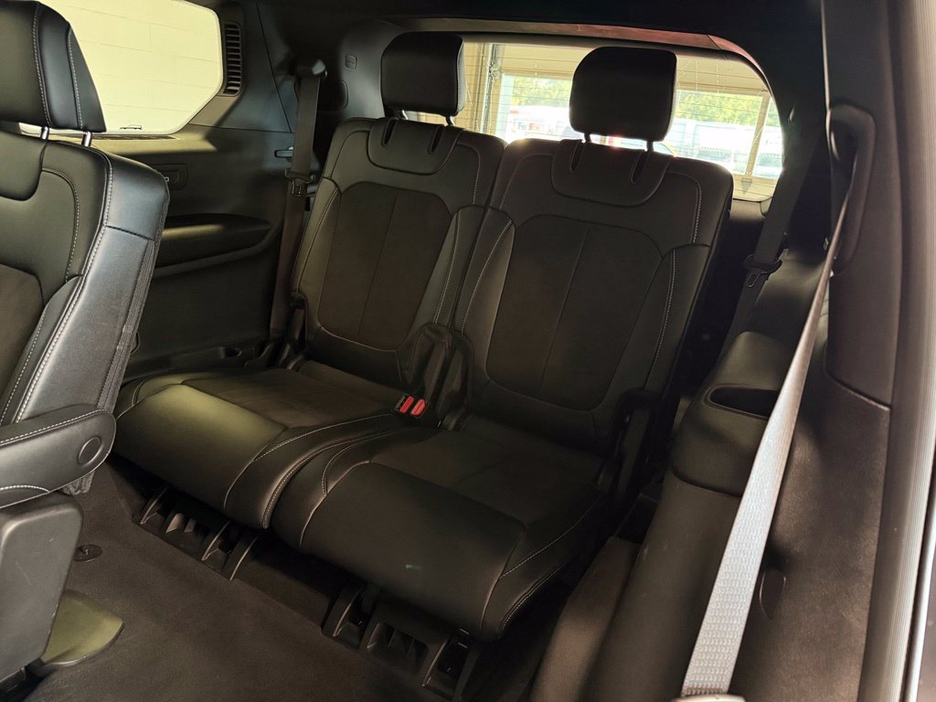 Used 2023 Jeep Grand Cherokee L Laredo AWD/4WD image 19