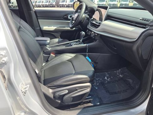 Certified 2025 Jeep Compass Limited AWD/4WD image 8