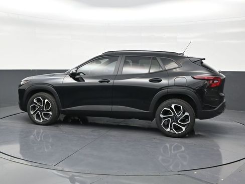 Used 2024 Chevrolet Trax RS FWD image 2