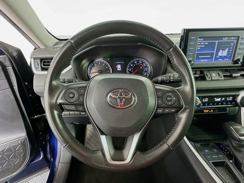 Used 2019 Toyota RAV4 XLE Premium FWD image 11