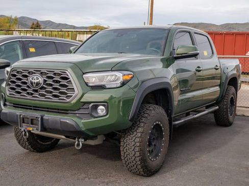 Used 2021 Toyota Tacoma TRD Off-Road w/ Technology Package image 4