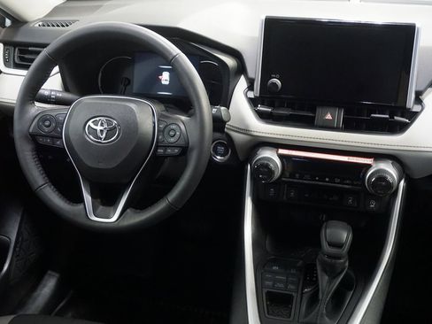 Certified 2025 Toyota RAV4 XLE image 28