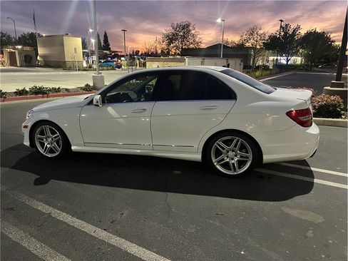 Used 2013 Mercedes-Benz C 250 Sedan w/ Multimedia Pkg image 4