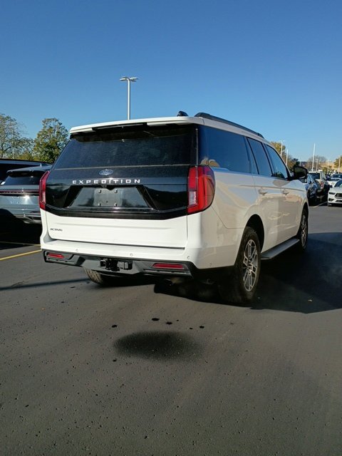 Certified 2025 Ford Expedition Active AWD/4WD image 2