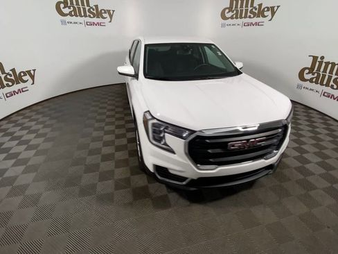 Used 2023 GMC Terrain SLE AWD/4WD image 3