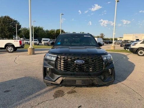 Used 2025 Ford Explorer ST-Line w/ ST-Line Street Pack AWD/4WD image 3