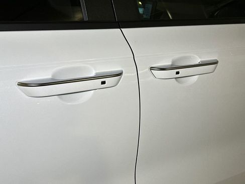 New 2026 Kia Carnival EX FWD image 9