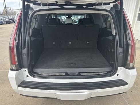 Used 2019 Cadillac Escalade ESV Luxury image 16