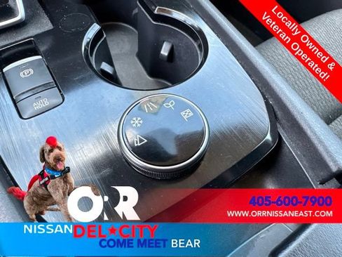 Used 2025 Nissan Rogue SV AWD/4WD image 28