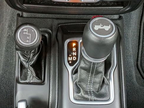 Certified 2024 Jeep Wrangler Sahara w/ Technology Group image 18