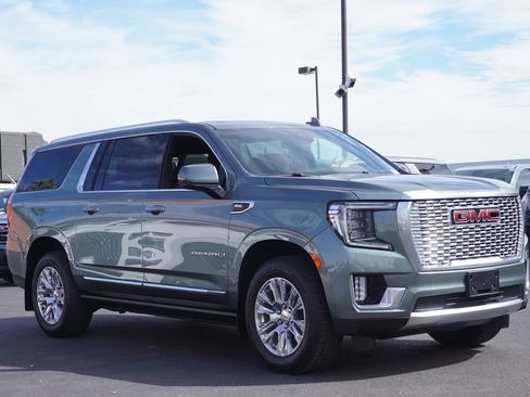 Certified 2024 GMC Yukon XL Denali image 4