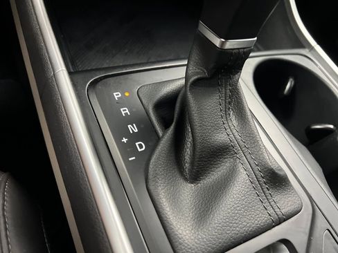 Used 2025 Kia Carnival FWD image 50