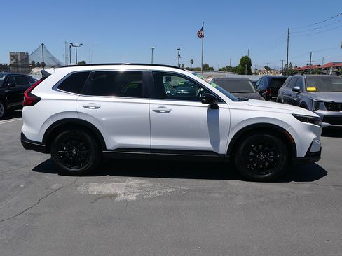 Used 2025 Honda CR-V Sport image 2