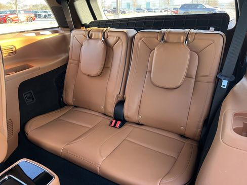 Used 2022 Lincoln Aviator Black Label w/ Class IV Trailer Tow Package image 35