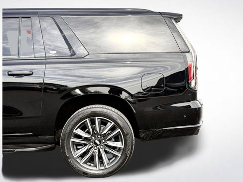 Used 2023 Cadillac Escalade ESV Sport AWD/4WD image 17