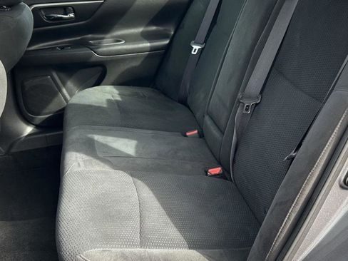 Used 2015 Nissan Altima 2.5 SV w/ Convenience Package image 16