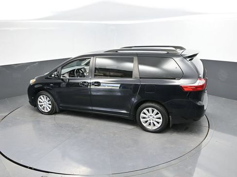 Used 2017 Toyota Sienna LE AWD/4WD image 36