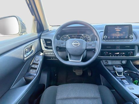 Used 2025 Nissan Rogue SV image 17