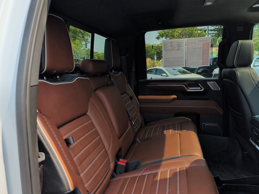 Used 2024 GMC Sierra 3500 Denali Ultimate AWD/4WD image 35