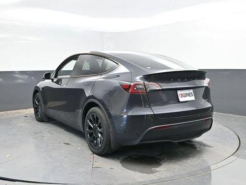 Used 2024 Tesla Model Y Long Range AWD/4WD image 10