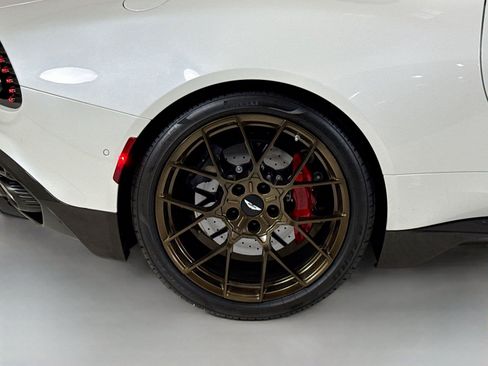 Used 2025 Aston Martin Vanquish RWD image 38