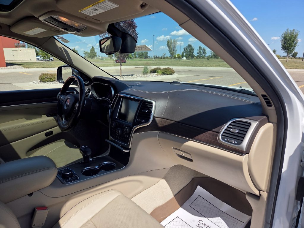 Used 2014 Jeep Grand Cherokee Overland AWD/4WD image 27