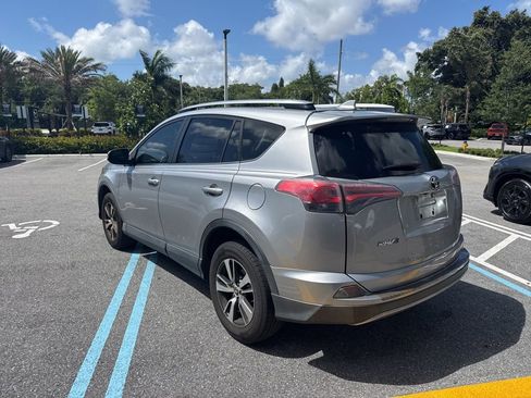 Used 2018 Toyota RAV4 XLE FWD image 7